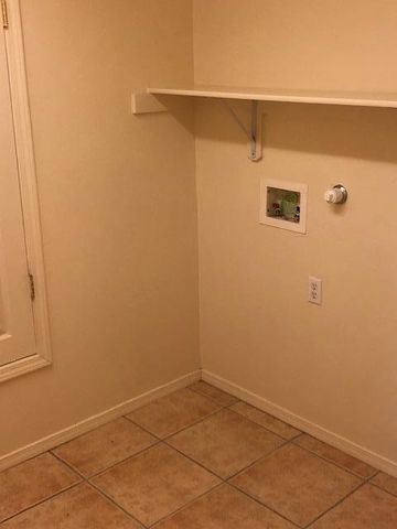 1918 Buena Vista Drive SE B, Albuquerque, NM 87108