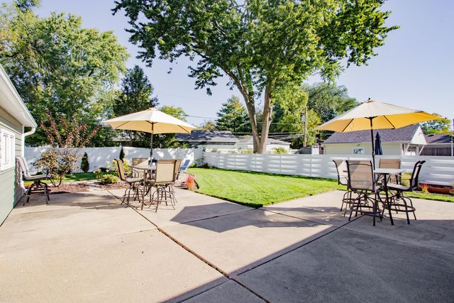 2106 Grouse Lane, Rolling Meadows, IL 60008