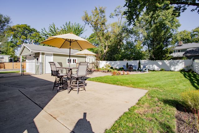 2106 Grouse Lane, Rolling Meadows, IL 60008