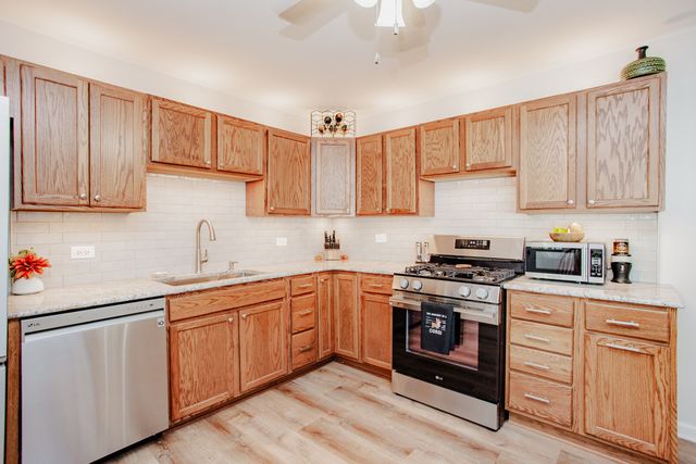 2106 Grouse Lane, Rolling Meadows, IL 60008