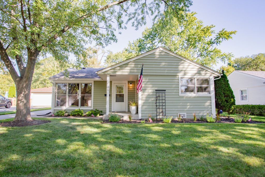 2106 Grouse Lane, Rolling Meadows, IL 60008