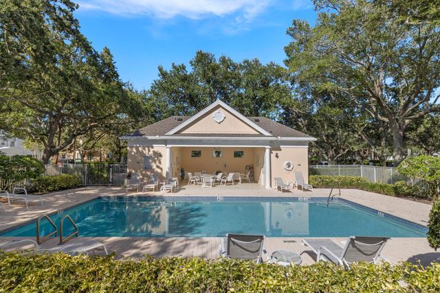 108 Courtenay Court, Jupiter, FL 33458