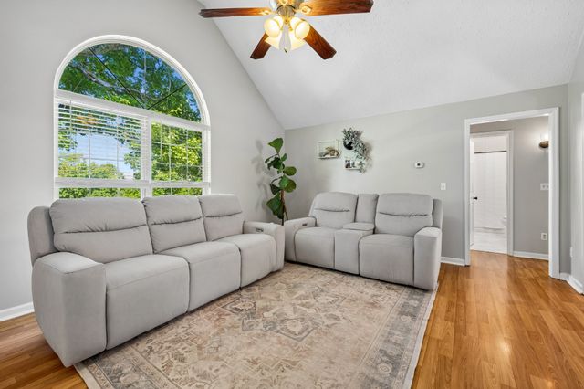 108 Redbud Dr, Hendersonville, TN 37075