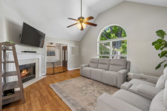 108 Redbud Dr, Hendersonville, TN 37075