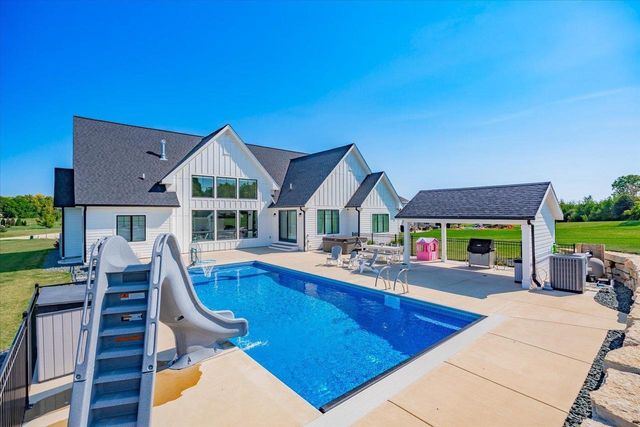 2231 Wooded Ridge Trail, Cottage Grove, WI 53527