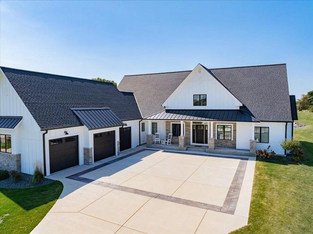 2231 Wooded Ridge Trail, Cottage Grove, WI 53527