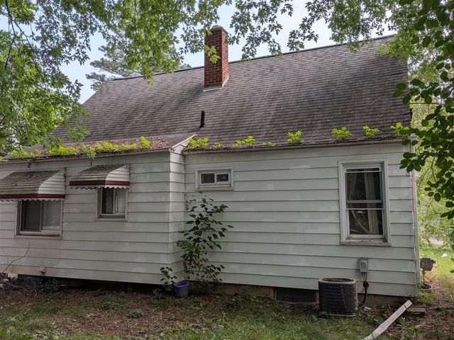 1707 Greenbrook Lane, Flint, MI 48507