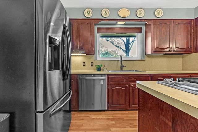 4710 CROSSOVER LN, Memphis, TN 38117