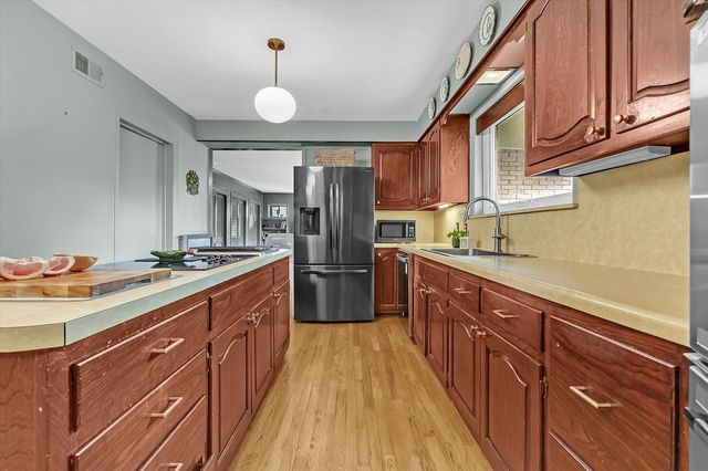 4710 CROSSOVER LN, Memphis, TN 38117