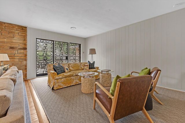 4710 CROSSOVER LN, Memphis, TN 38117