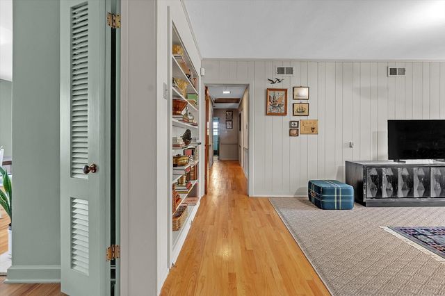 4710 CROSSOVER LN, Memphis, TN 38117