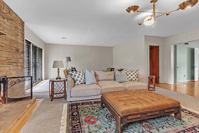 4710 CROSSOVER LN, Memphis, TN 38117