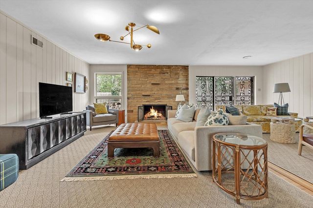 4710 CROSSOVER LN, Memphis, TN 38117