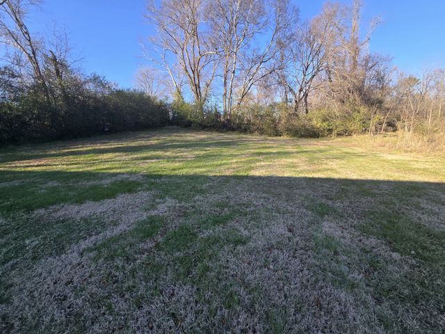 805 E Railroad St, Waverly, TN 37185