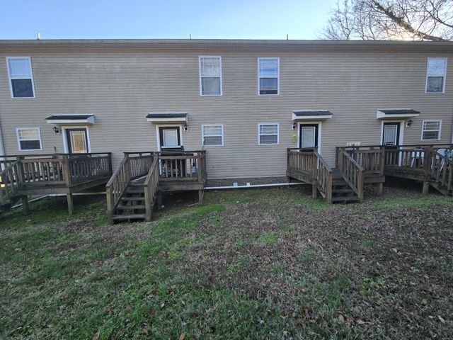 805 E Railroad St, Waverly, TN 37185