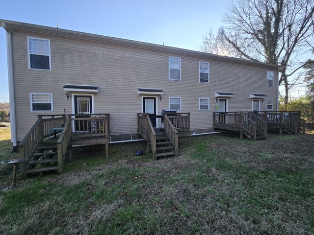 805 E Railroad St, Waverly, TN 37185