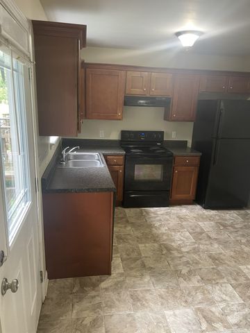 805 E Railroad St, Waverly, TN 37185