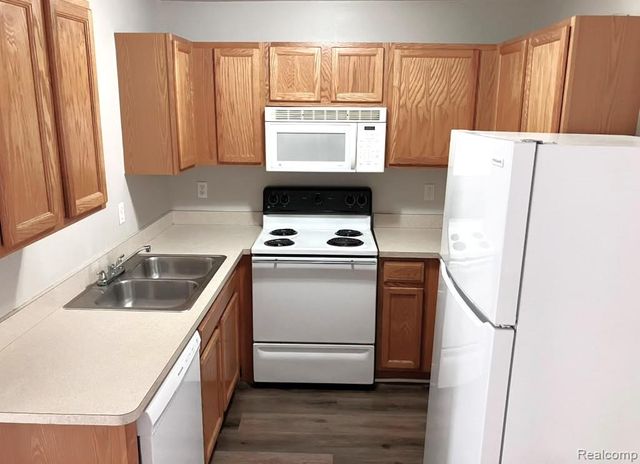 23284 Cornerstone Village Drive, Southfield, MI 48075