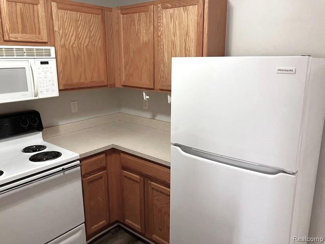 23284 Cornerstone Village Drive, Southfield, MI 48075