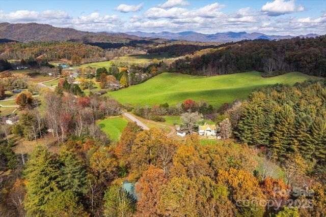 87 Prater Cove Road, Franklin, NC 28734