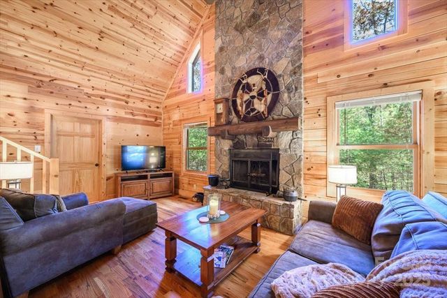 87 Prater Cove Road, Franklin, NC 28734