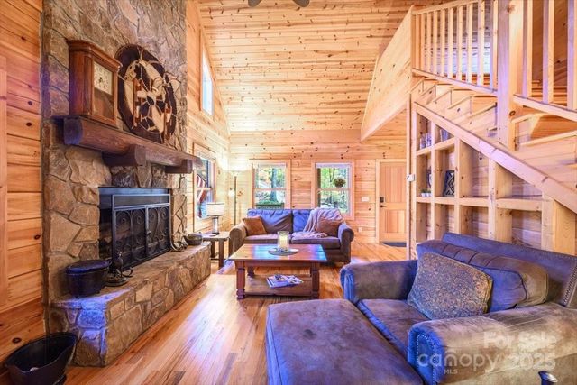 87 Prater Cove Road, Franklin, NC 28734