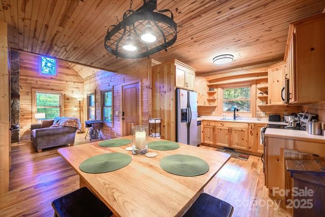 87 Prater Cove Road, Franklin, NC 28734