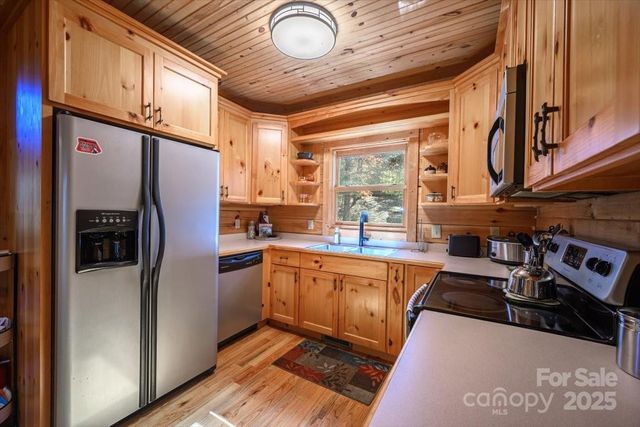 87 Prater Cove Road, Franklin, NC 28734