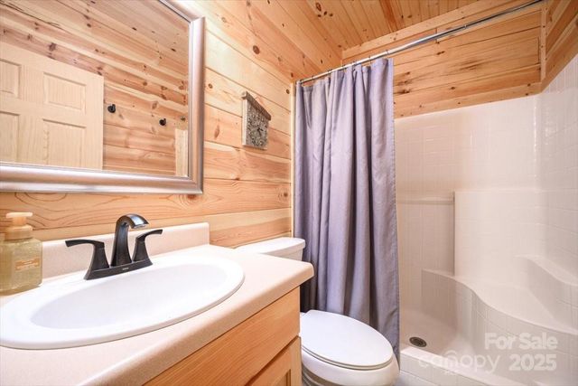 87 Prater Cove Road, Franklin, NC 28734