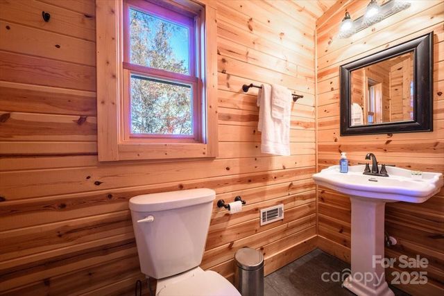 87 Prater Cove Road, Franklin, NC 28734