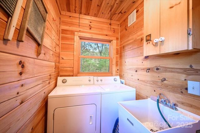 87 Prater Cove Road, Franklin, NC 28734