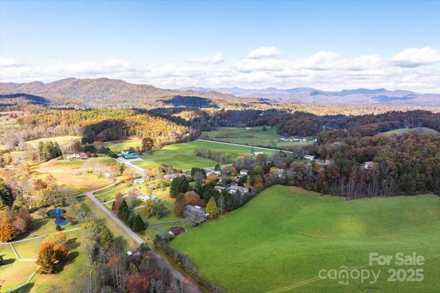 87 Prater Cove Road, Franklin, NC 28734