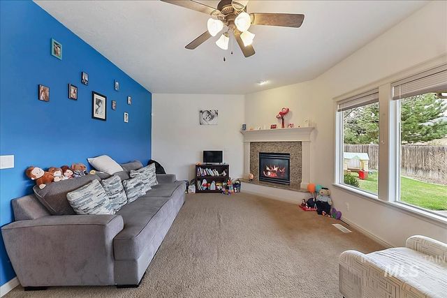 826 W Playground St, Kuna, ID 83634