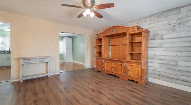 1058 W 61st Avenue, Merrillville, IN 46410