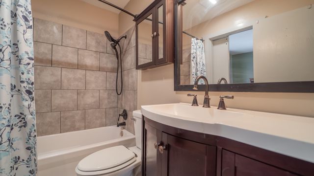 1058 W 61st Avenue, Merrillville, IN 46410