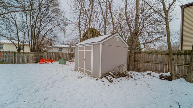 1058 W 61st Avenue, Merrillville, IN 46410