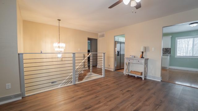 1058 W 61st Avenue, Merrillville, IN 46410