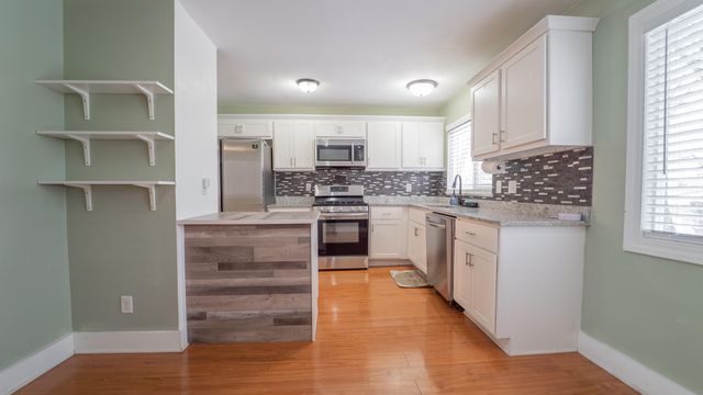 1058 W 61st Avenue, Merrillville, IN 46410