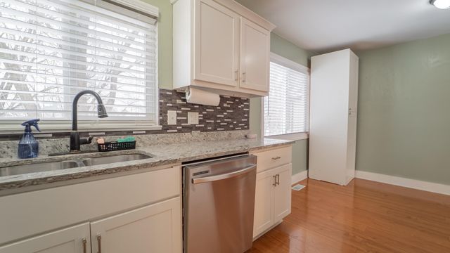 1058 W 61st Avenue, Merrillville, IN 46410