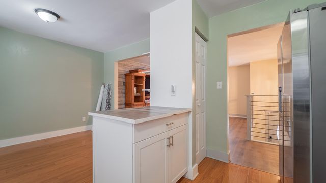 1058 W 61st Avenue, Merrillville, IN 46410