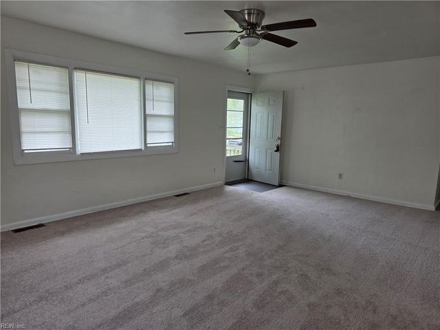 9 Ambrose LN, Hampton, VA 23663