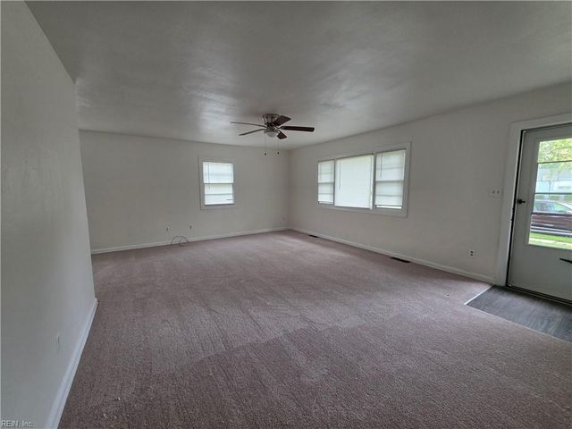 9 Ambrose LN, Hampton, VA 23663