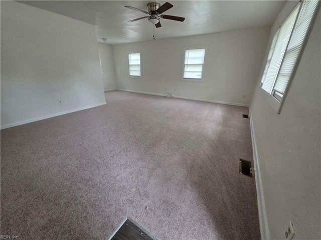 9 Ambrose LN, Hampton, VA 23663