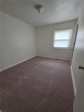 9 Ambrose LN, Hampton, VA 23663