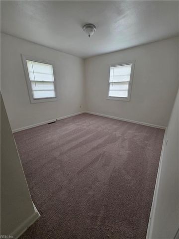 9 Ambrose LN, Hampton, VA 23663