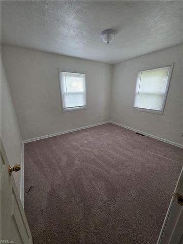 9 Ambrose LN, Hampton, VA 23663