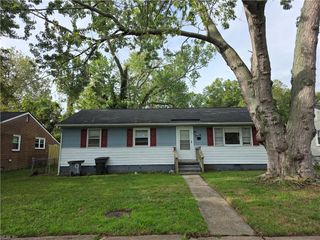 9 Ambrose LN, Hampton, VA 23663