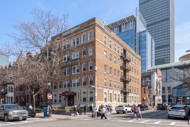 282 Newbury 6, Boston, MA 02116