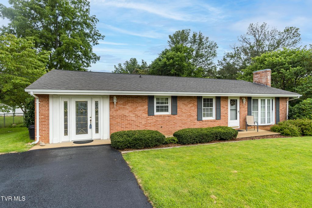 114 Brookdale Dr, Johnson City, TN 37601
