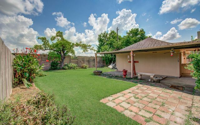 211 Squires Bend, Stafford, TX 77477